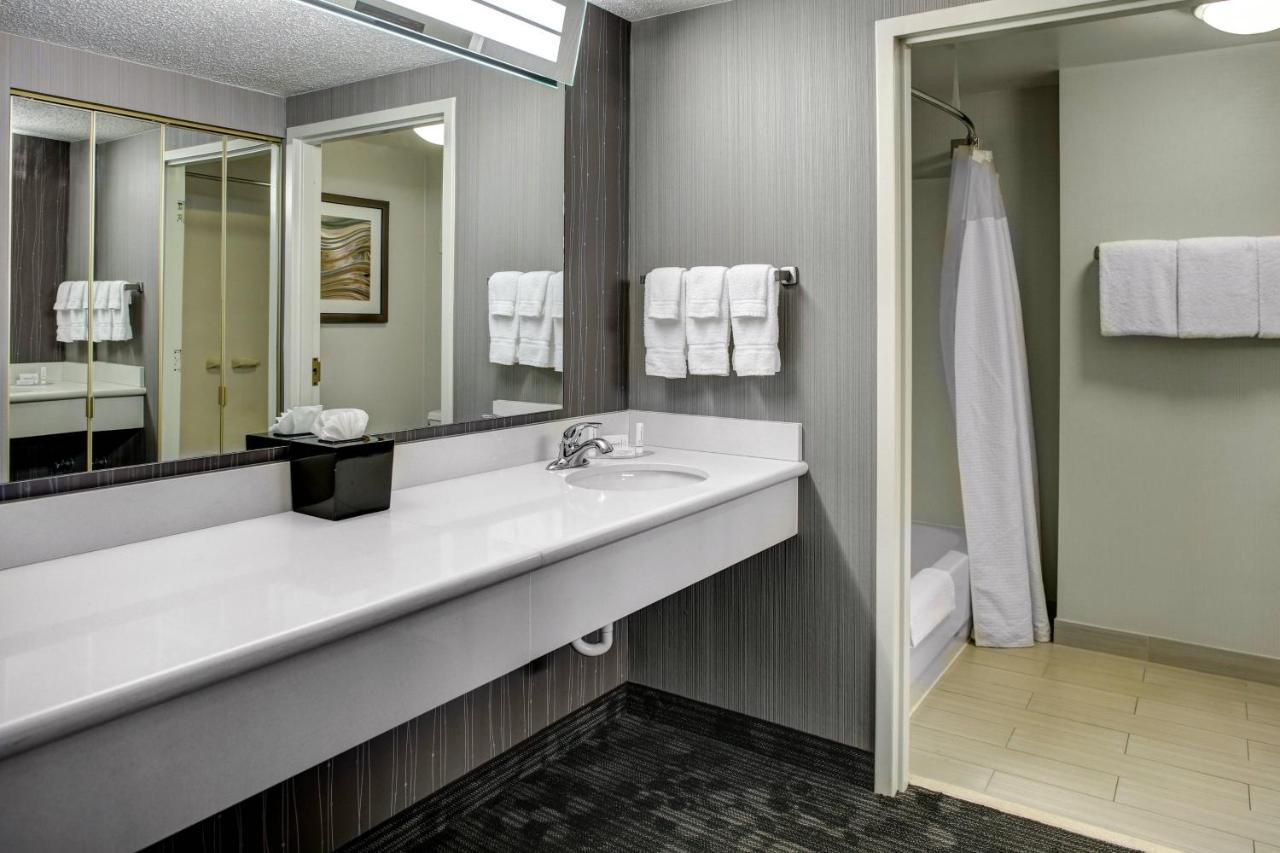 Courtyard By Marriott Cleveland Уэстлейк Экстерьер фото