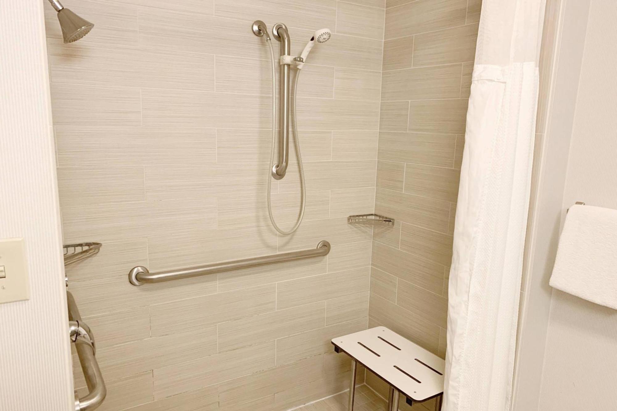 Courtyard By Marriott Cleveland Уэстлейк Экстерьер фото