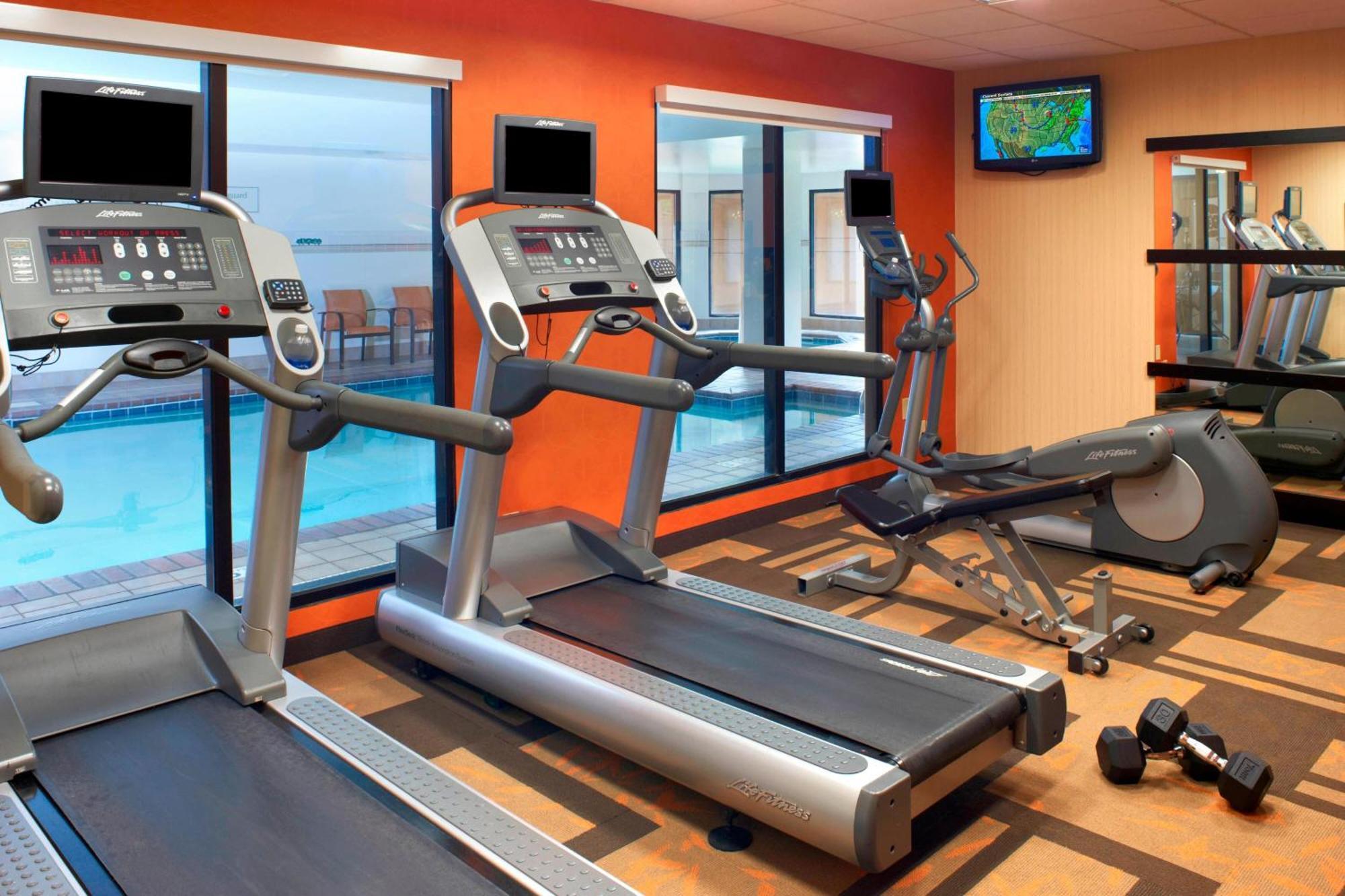 Courtyard By Marriott Cleveland Уэстлейк Экстерьер фото